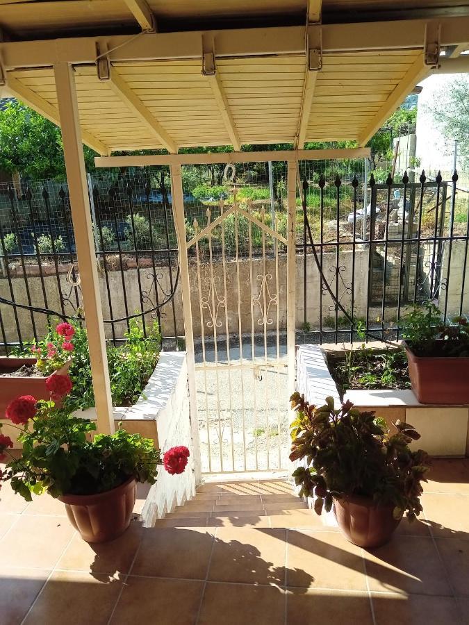 Villa Angela, Traditional Villa In The Village Agios Ioannis Peristeron  Ngoại thất bức ảnh
